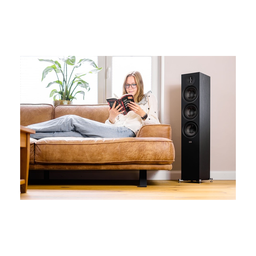 ELAC представила третье поколение линейки Debut. В ней обновлённый звук и дизайн